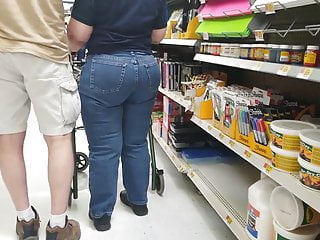 Pawg gilf jeans fume strolling 1